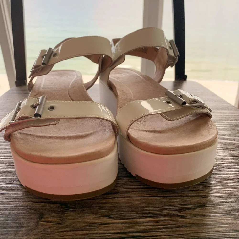 🔥 Ugg treadlite cream platform wedge sandals women’s size 7.5 mint condition - Picture 8 of 12